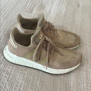 Adidas swift run sneaker